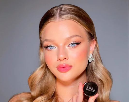 Makeup for blue eyes: 5 options for any occasion